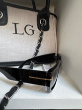 Load image into Gallery viewer, Black designer style sunglasses