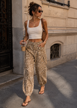 Load image into Gallery viewer, Bambi print barrel denim jeans