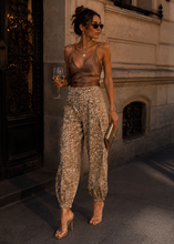 Load image into Gallery viewer, Bambi print barrel denim jeans