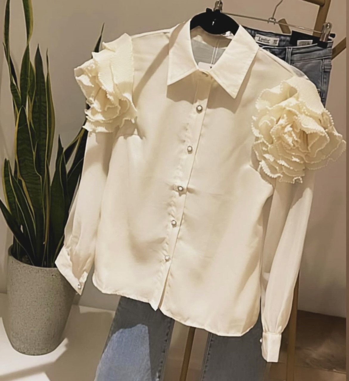 Pearl Flower Corsage Sleeve Shirt- Cream